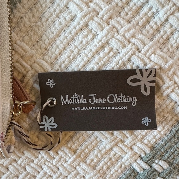 NWT Matilda Jane on the go pebbled vegan floral tech organizer - Picture 2 of 6